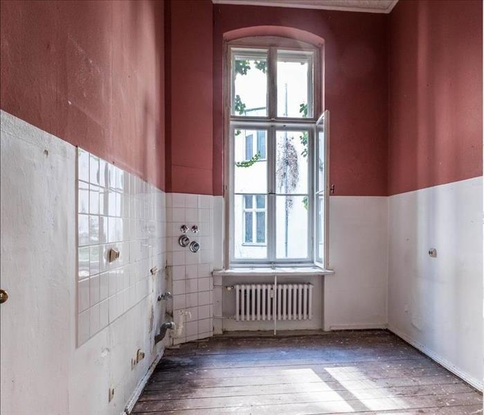A small New York Apartment in need of renovation.